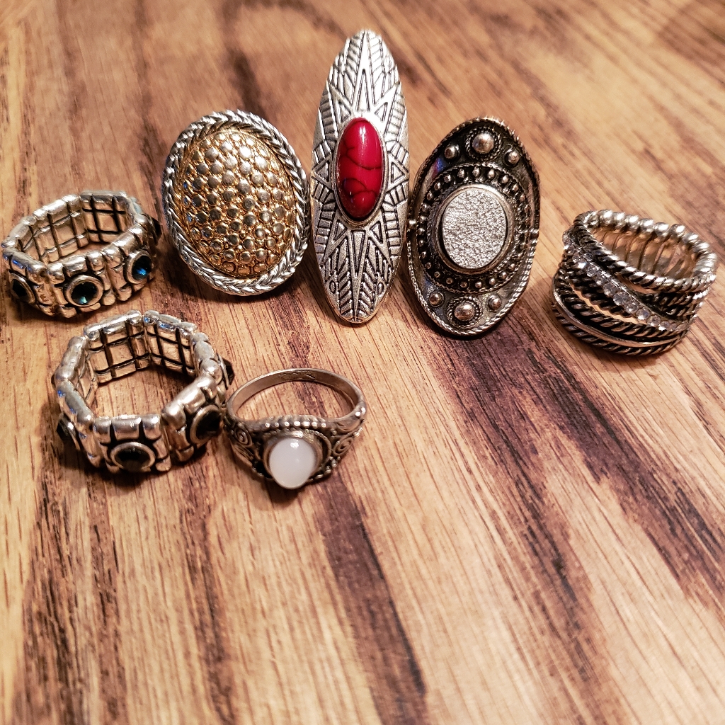 7 Fashion Rings Lot One Low Price 33$